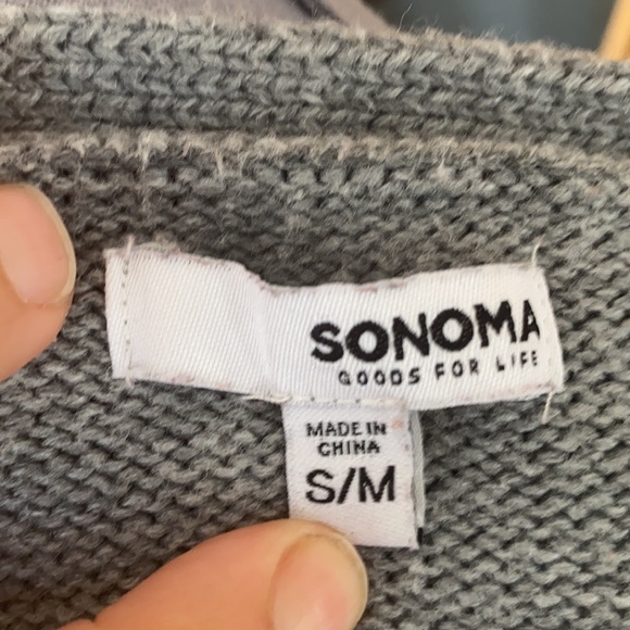 🦋 Grey Sleeveless argyle sweater runs large🦋 - Picture 4 of 4